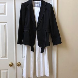 Never worn. 2 piece Tahari lined pants suit.